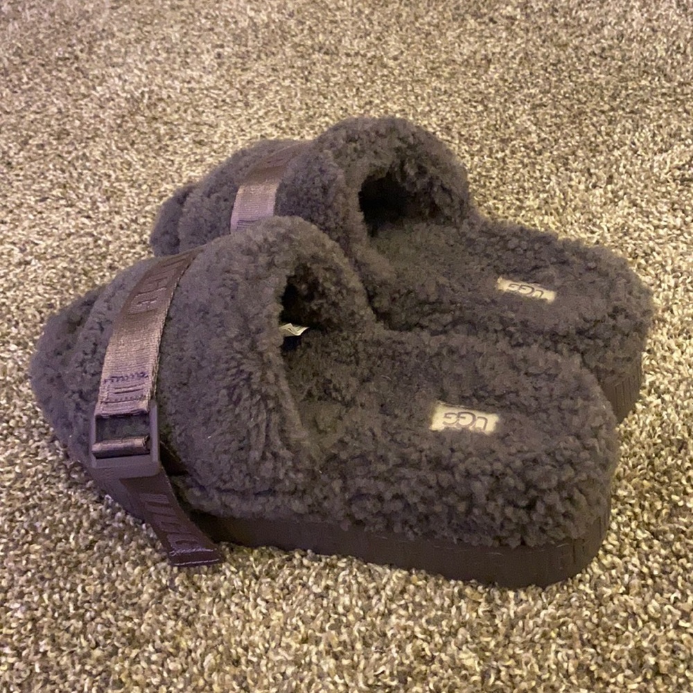 Purple UGG fluffitas